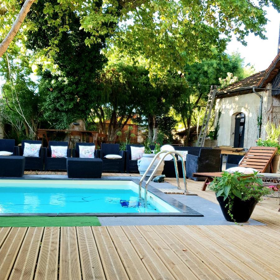 Le 4 Feuilles En.Camargue Hotel Bernis Kültér fotó