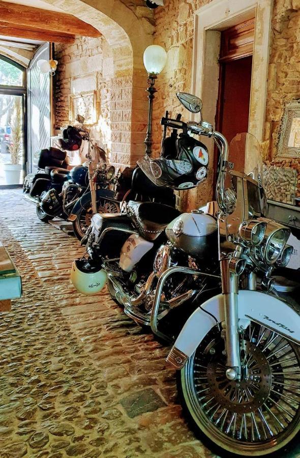 Le 4 Feuilles En.Camargue Hotel Bernis Kültér fotó